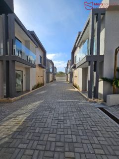 Casa Duplex 4/4 ao lado da orla de vilas do atlântico.