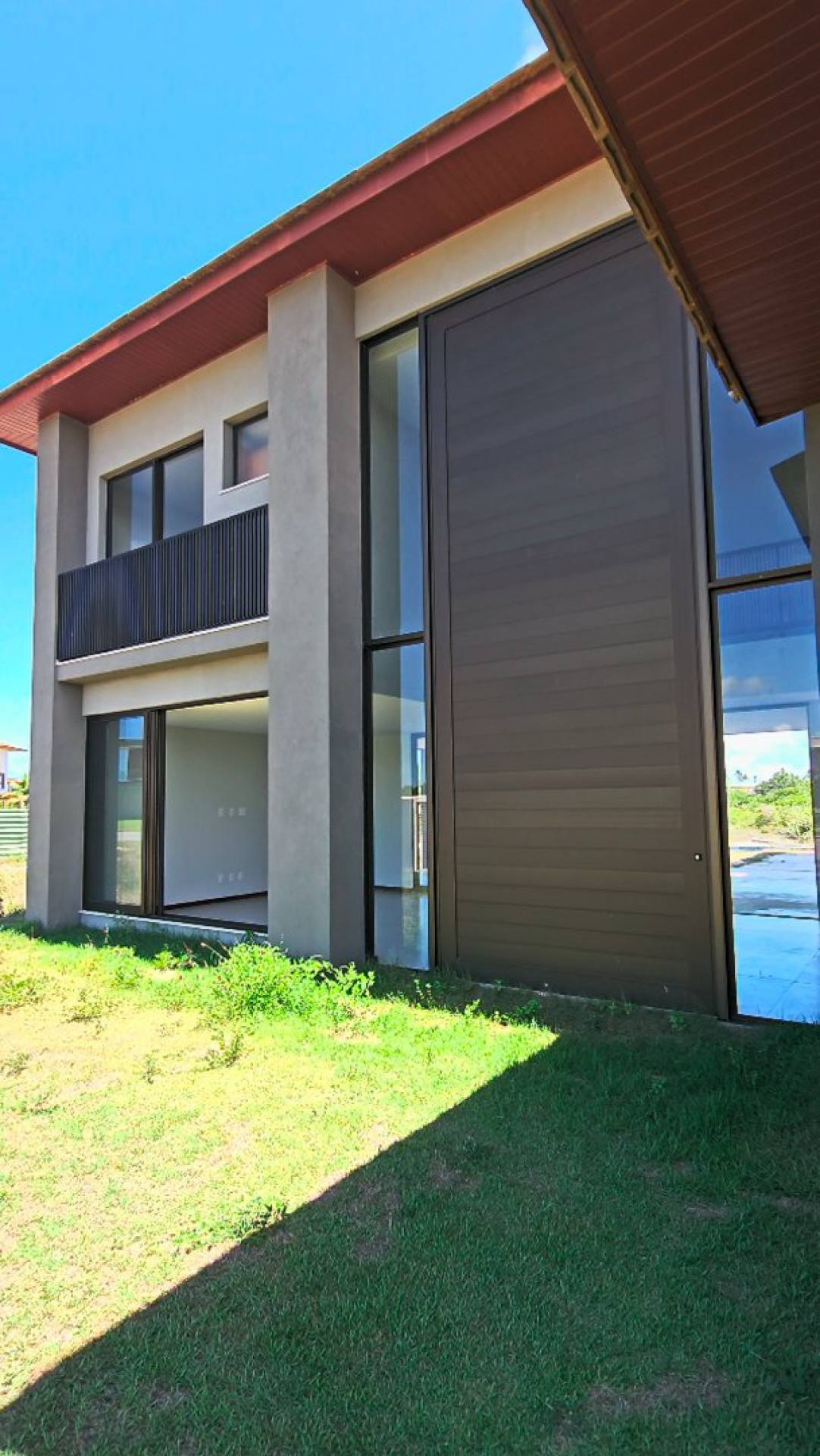 Casa de Luxo com 5 Suítes a Poucos Metros do Mar em Praia do Forte!