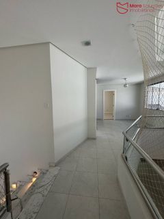 ? Casa de Esquina em Condomínio Fechado – Localização Privilegiada!