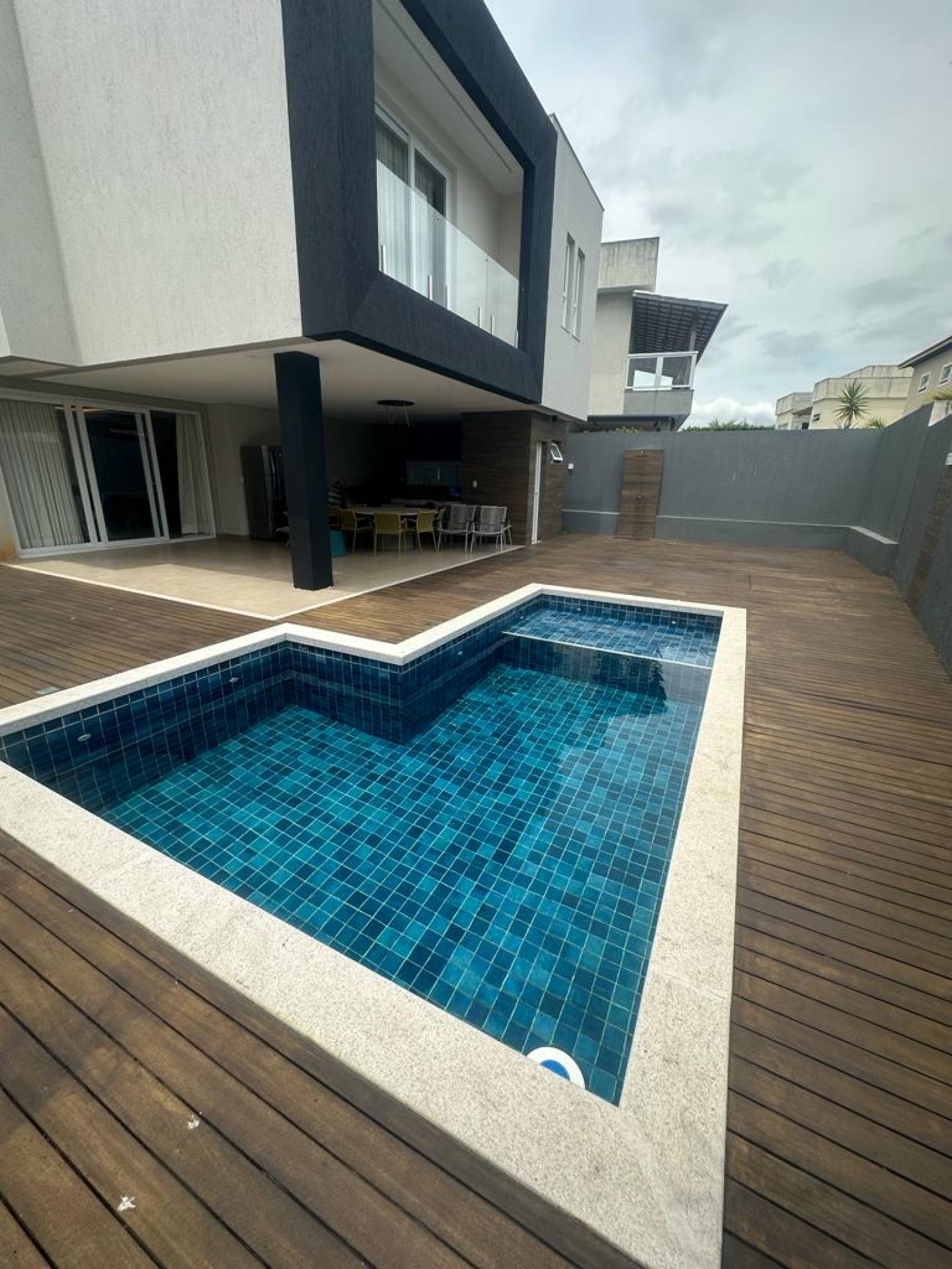 ?Alphaville Litoral Norte 2| 4 suítes| Fino acabamento| PORTEIRA FECHADA R$2.700.000,00