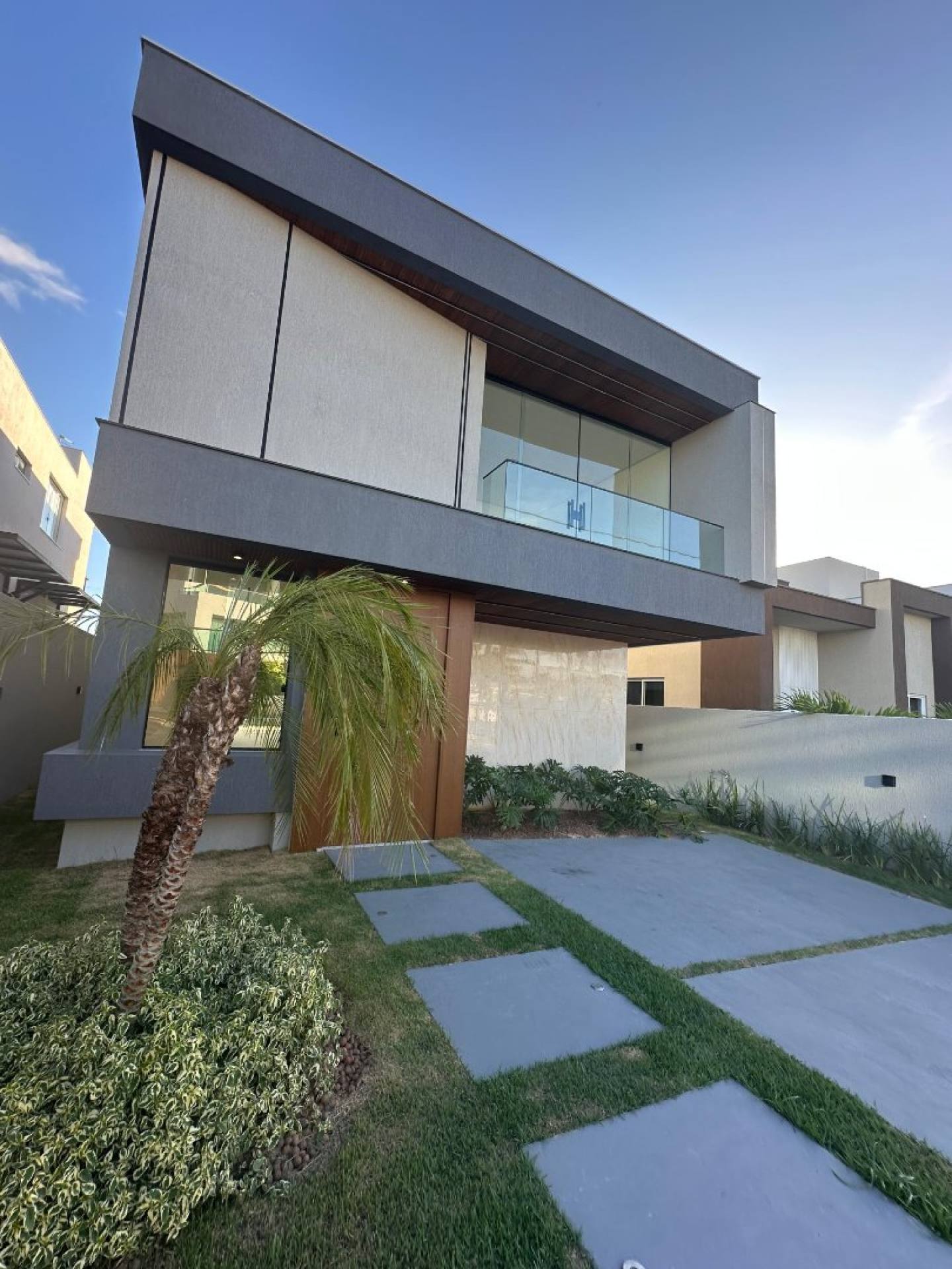 ? CASA FINO ACABAMENTO| NUNCA HABITADA NO HORTOVILLE  4 SUÍTES| R$1.430.000,00