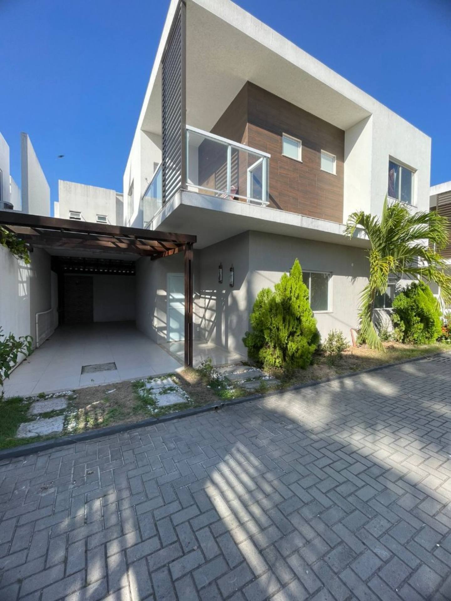 casa com 4/4 projetada em ipitanga - Lauro de Freitas