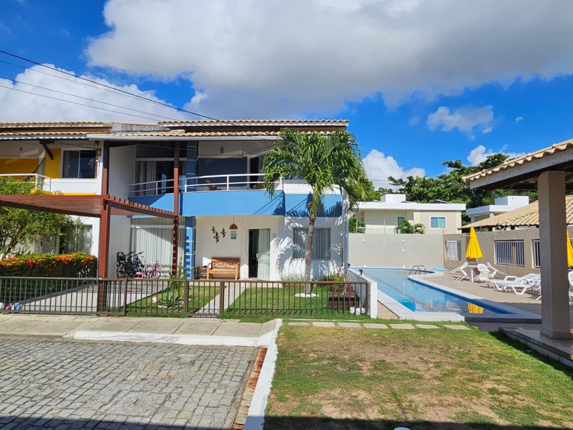 Casa completa para locação em Buraquinho – Foz do Joanes