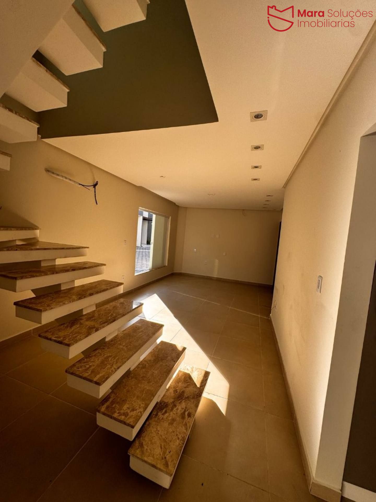 Casa Alto Padrão em Condomínio – Buraquinho