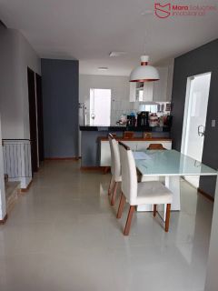 VENDA | Casa Solta - 4 Quartos - Próxima à Praia!
