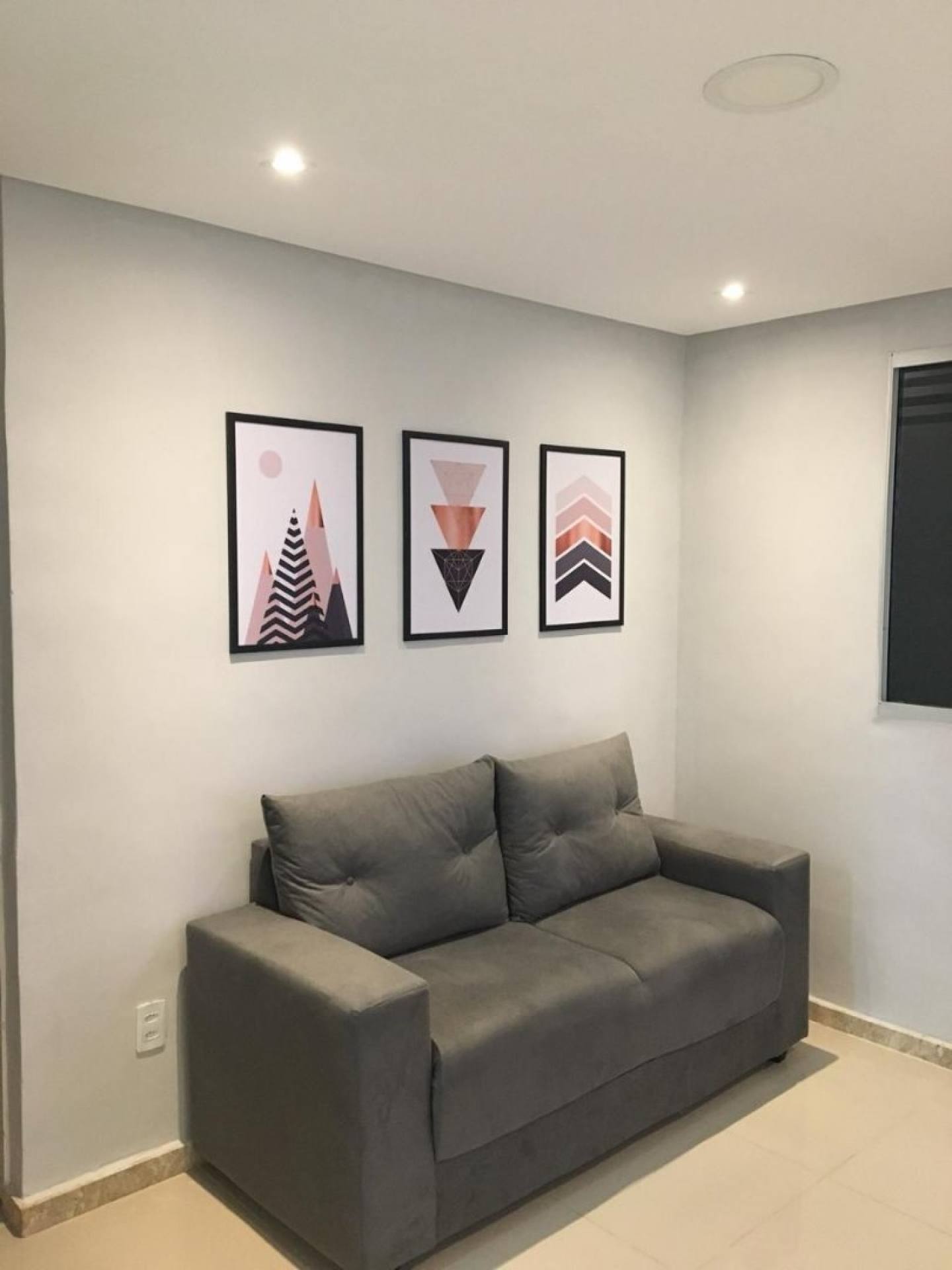 Lindo Apartamento 2/4 em Abrantes – Mobiliado e Reformado!