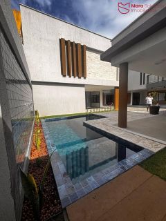 Casa em Ipitanga com 4/4 - condomínio fechado.
