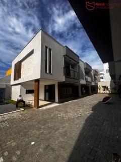 Casa em Ipitanga com 4/4 - condomínio fechado.