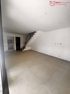 Casa em Ipitanga com 4/4 - condomínio fechado.