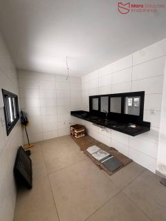 Casa em Ipitanga com 4/4 - condomínio fechado.
