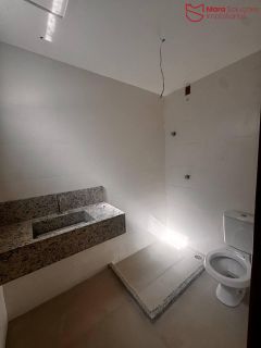 Casa em Ipitanga com 4/4 - condomínio fechado.