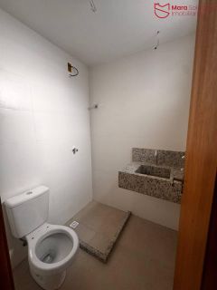Casa em Ipitanga com 4/4 - condomínio fechado.