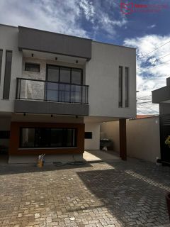 Casa em Ipitanga com 4/4 - condomínio fechado.