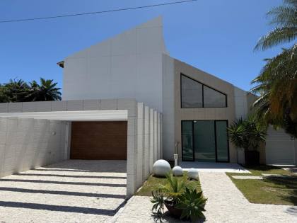 Casa de Cond. á Vender com 3/4, 2 suítes em Buraquinho.
