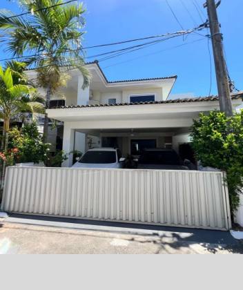 Casa de condomínio á venda com 4/4, sendo 1 suíte no Residencial Safira.