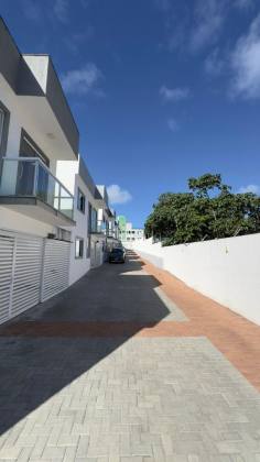 Casa à venda com 3 suítes no Miragem – Lauro de Freitas