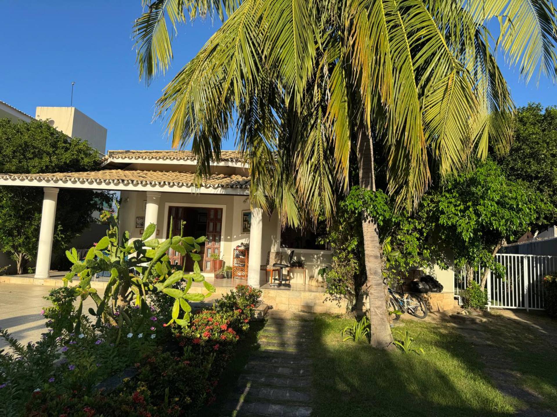 ALUGUEL ANUAL – CASA TÉRREA EM CONDOMÍNIO FECHADO | VILLAS DO BOSQUE – LAURO DE FREITAS