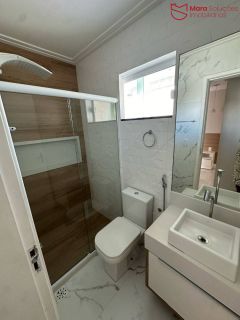 Casa de Cond. á Venda com 2/4, suítes em Vila praiana.