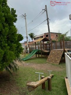Apartamento com 2/4 térreo no centro de Lauro de Freitas.