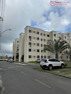Apartamento com 2/4 térreo no centro de Lauro de Freitas.