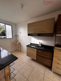 Apartamento com 2/4 térreo no centro de Lauro de Freitas.