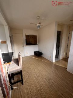 Apartamento com 2/4 térreo no centro de Lauro de Freitas.