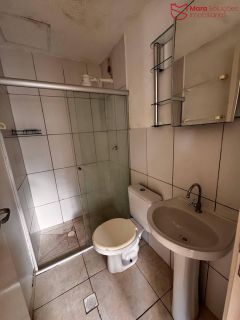 Apartamento com 2/4 térreo no centro de Lauro de Freitas.