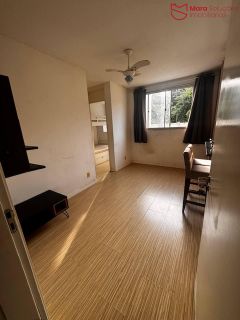 Apartamento com 2/4 térreo no centro de Lauro de Freitas.