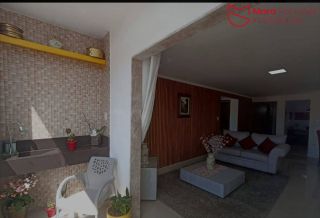 Casa Para Alugar com 3/4, sendo 2 suítes no Centro