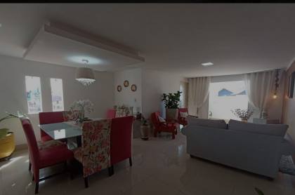 Casa de Cond. Para Vender com 3/4, 2 suítes no Centro.