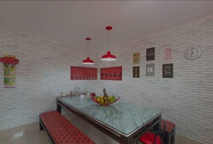 Casa de Cond. Para Vender com 3/4, 2 suítes no Centro.