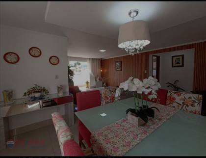 Casa de Cond. Para Vender com 3/4, 2 suítes no Centro.