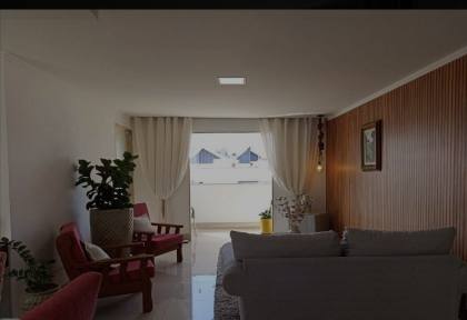 Casa de Cond. Para Vender com 3/4, 2 suítes no Centro.