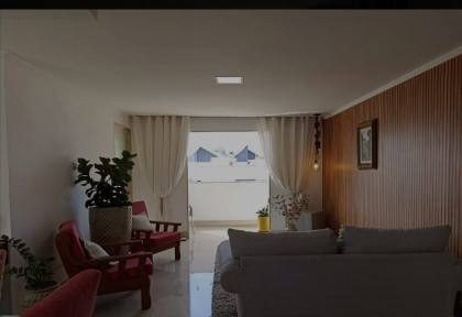 Casa de Cond. Para Vender com 3/4, 2 suítes no Centro.