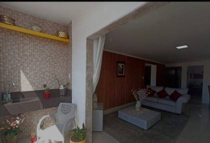 Casa de Cond. Para Vender com 3/4, 2 suítes no Centro.