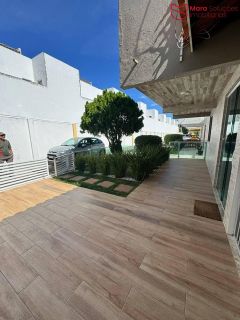 Casa no cond. Flora Residence, 4 Suítes com energia solar.