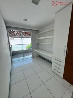 Casa no cond. Flora Residence, 4 Suítes com energia solar.