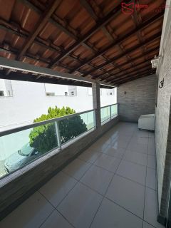 Casa no cond. Flora Residence, 4 Suítes com energia solar.