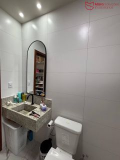 Casa para Aluguel em Buraquinho – 4 Quartos, Suíte e Varanda.