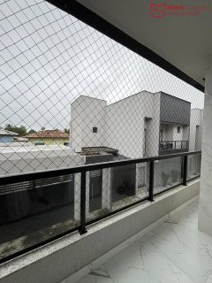 Casa para Aluguel em Buraquinho – 4 Quartos, Suíte e Varanda.