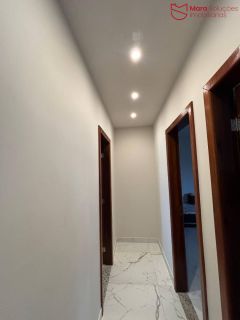 Casa para Aluguel em Buraquinho – 4 Quartos, Suíte e Varanda.