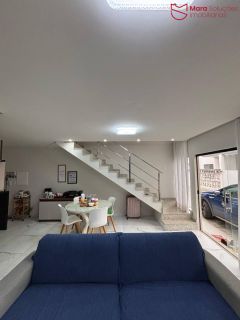 Casa para Aluguel em Buraquinho – 4 Quartos, Suíte e Varanda.