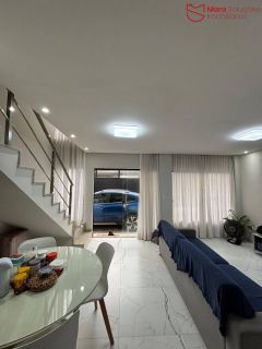 Casa para Aluguel em Buraquinho – 4 Quartos, Suíte e Varanda.