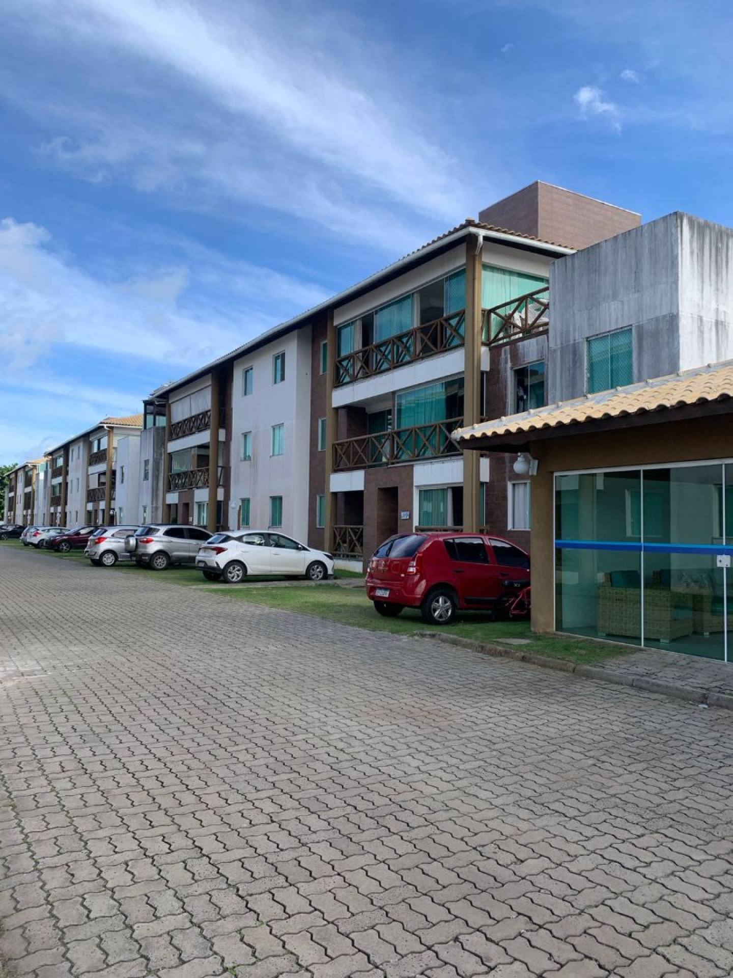 Apartamento à Venda – Condomínio Exclusivo no Foz do Joanes ¾ sendo 1 suíte.