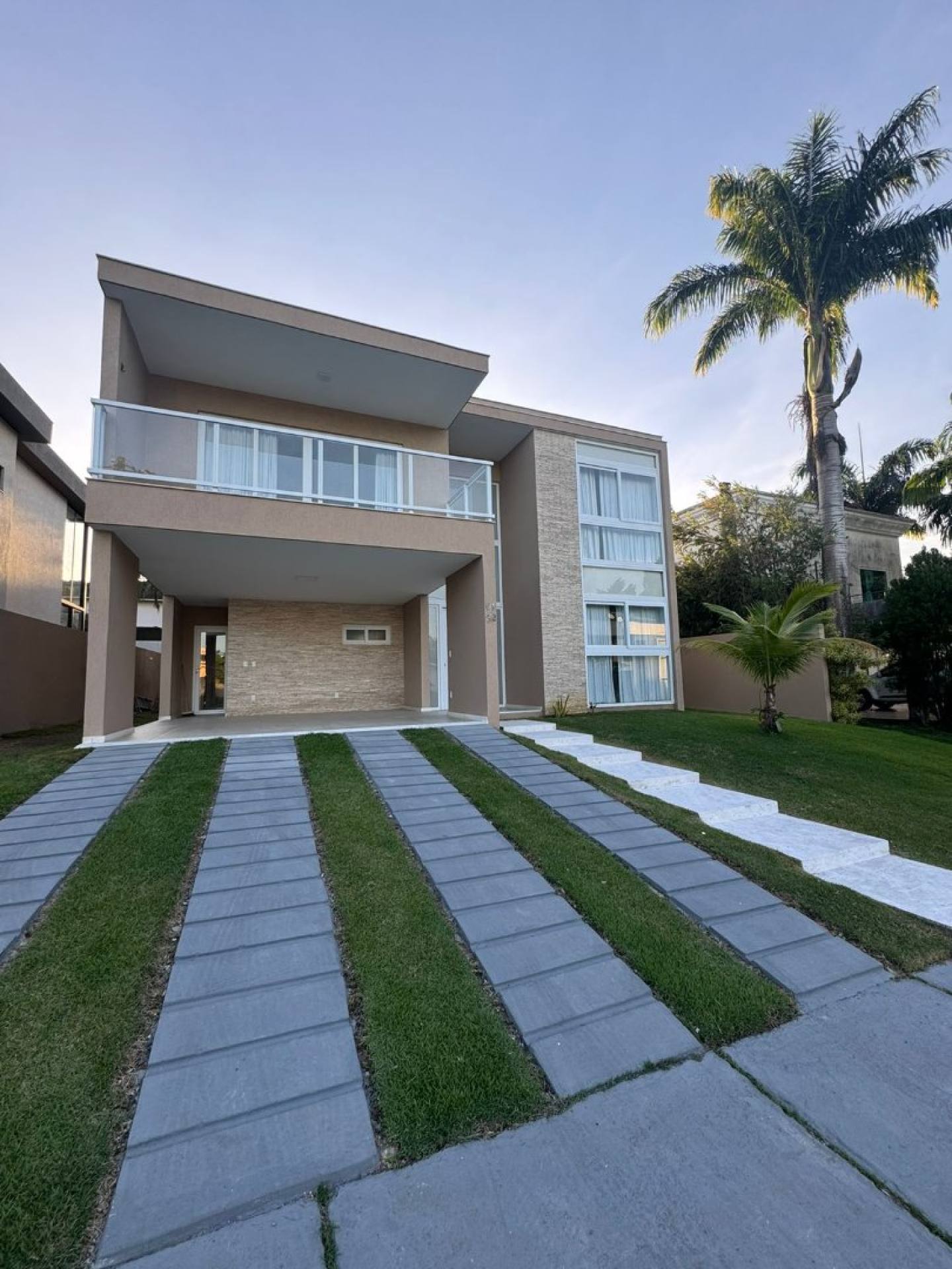 Casa à Venda em Alphaville Litoral Norte 1 – R$ 1.850.000.