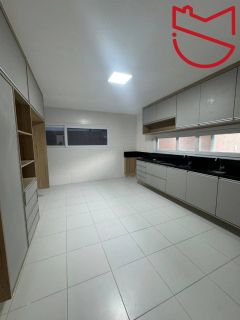 Casa à Venda em Alphaville Litoral Norte 1 – R$ 1.850.000.