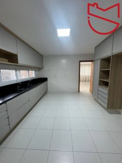 Casa à Venda em Alphaville Litoral Norte 1 – R$ 1.850.000.