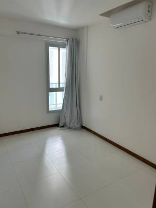 APT 03 Suítes com armários e ar condicionados novos, nascente total.