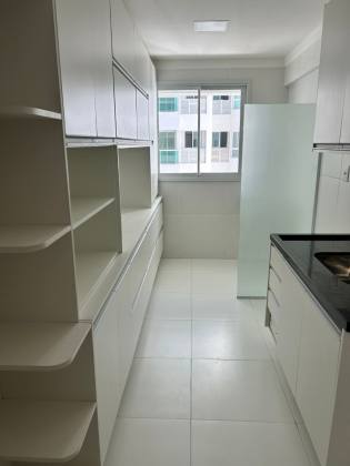 APT 03 Suítes com armários e ar condicionados novos, nascente total.