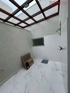 Casa Térrea Moderna á Venda com 3/4, sendo 1 suíte no Centro de Lauro De Freitas.